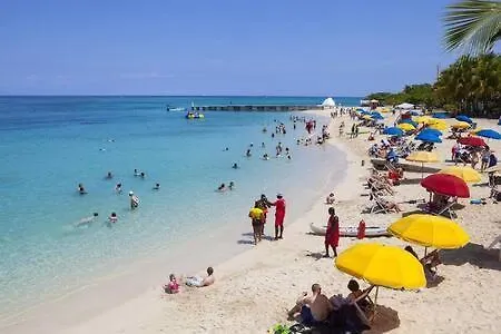 Hospitality Expert Greens: 6Br Pool Beach Chef Montego Bay Villa